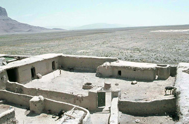 前庭をもつ農家の画像