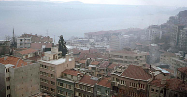 ギュムッシュスユのホテルから見るボスポラス海峡