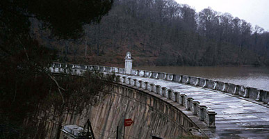 イスタンブール郊外のダム