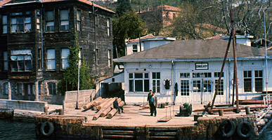 ボスポラス海峡沿いの町チェンゲルキョイ