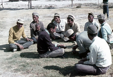 〈シェリーキ〉の代表によるくじ引き