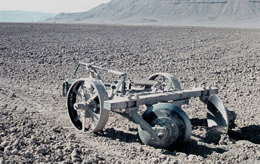 畦立て作業に使うアタッチメント