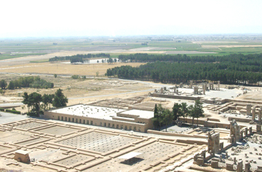 ペルセポリスからオアシス農業地帯を望むの画像