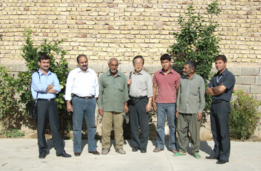 右の写真 の左端の2人。の画像