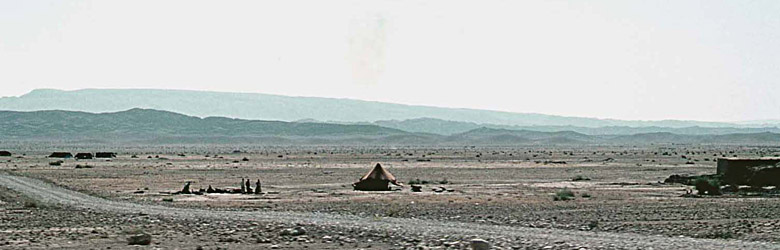 ギャルムシールで見かけたテントの小学校